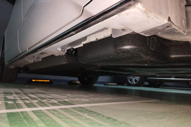 Used Toyota SIENNA 2026 Model 2.5L Dual-Engine Four-Wheel-Drive Premium Edition Chassis Rear Left
