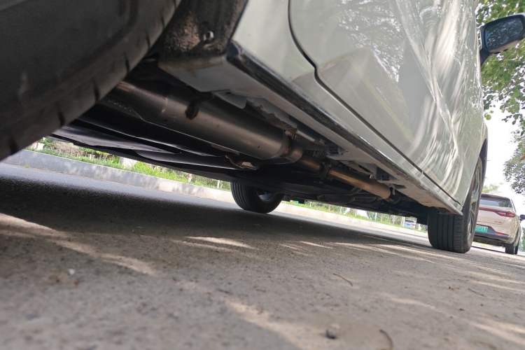 Used Toyota SIENNA 2026 Model 2.5L Dual-Engine Four-Wheel-Drive Luxury Edition Chassis Rear Right