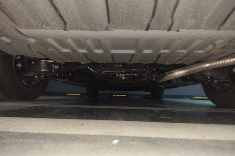 Used Toyota SIENNA 2026 Model 2.5L Dual-Engine Four-Wheel-Drive Premium Edition Chassis Rear