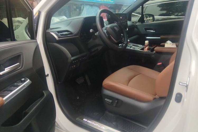 Used Toyota SIENNA 2026 Model 2.5L Dual-Engine Four-Wheel-Drive Premium Edition Driver Seat