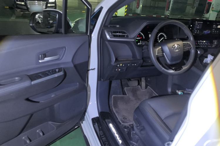 Used Toyota SIENNA 2026 Model 2.5L Dual-Engine Four-Wheel-Drive Prestige Edition Driver Seat