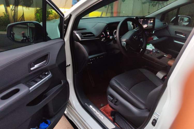 Used Toyota SIENNA 2026 Model 2.5L Dual-Engine Four-Wheel-Drive Prestige Edition Driver Seat