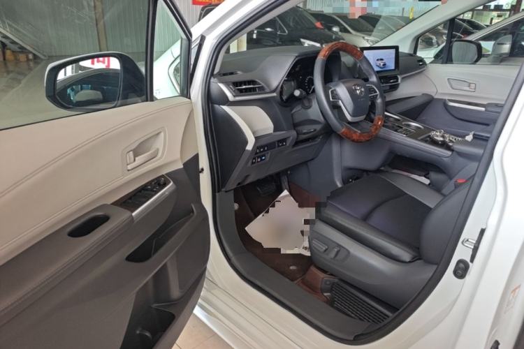 Used Toyota SIENNA 2026 Model 2.5L Dual-Engine Two-Wheel-Drive Comfort Edition Driver Seat