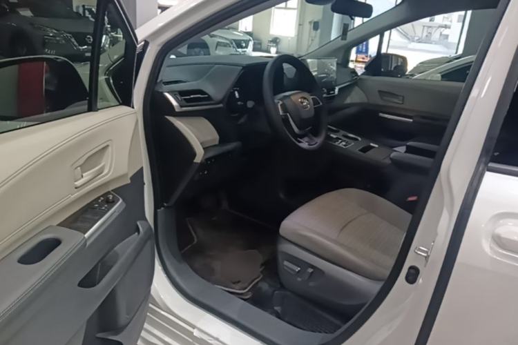 Used Toyota SIENNA 2026 Model 2.5L Dual-Engine Two-Wheel-Drive Comfort Edition Driver Seat