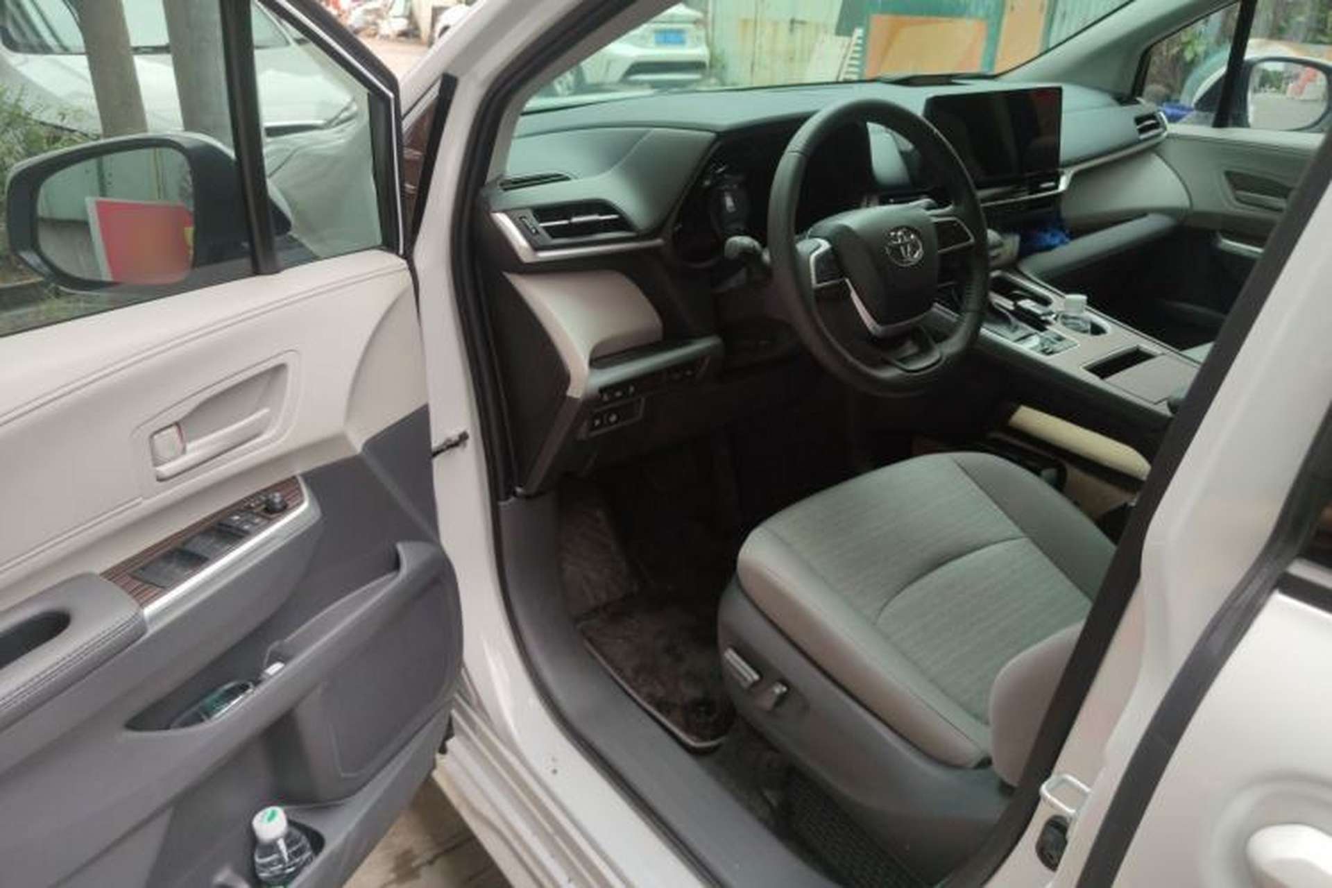 Used Toyota SIENNA 2026 Model 2.5L Dual-Engine Two-Wheel-Drive Comfort Edition Driver Seat