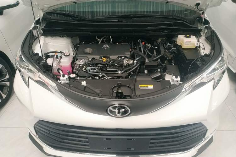 Used Toyota SIENNA 2026 Model 2.5L Dual-Engine Two-Wheel-Drive Comfort Edition Engine Bay