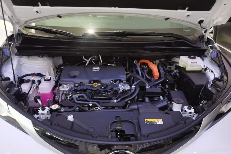 Used Toyota SIENNA 2026 Model 2.5L Dual-Engine Four-Wheel-Drive Prestige Edition Engine Bay