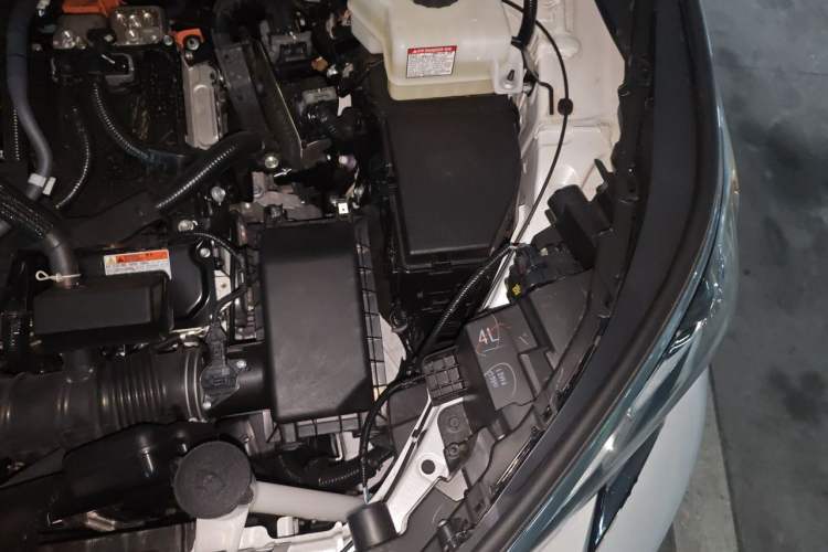 Used Toyota SIENNA 2026 Model 2.5L Dual-Engine Two-Wheel-Drive Comfort Edition Engine Bay Left