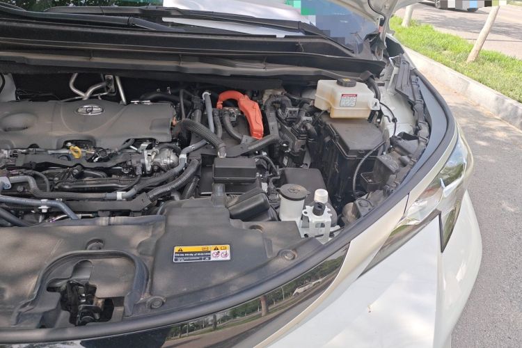 Used Toyota SIENNA 2026 Model 2.5L Dual-Engine Four-Wheel-Drive Luxury Edition Engine Bay Left
