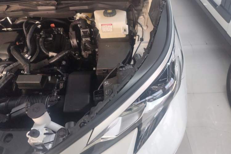 Used Toyota SIENNA 2026 Model 2.5L Dual-Engine Two-Wheel-Drive Premium Prestige Edition Engine Bay Left