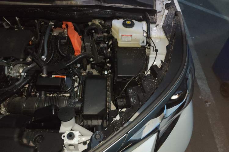 Used Toyota SIENNA 2026 Model 2.5L Dual-Engine Four-Wheel-Drive Prestige Edition Engine Bay Left