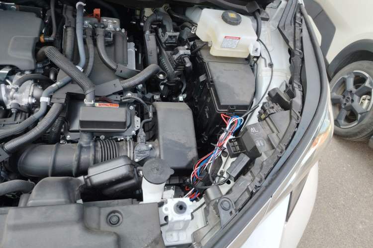 Used Toyota SIENNA 2026 Model 2.5L Dual-Engine Two-Wheel-Drive Comfort Edition Engine Bay Left