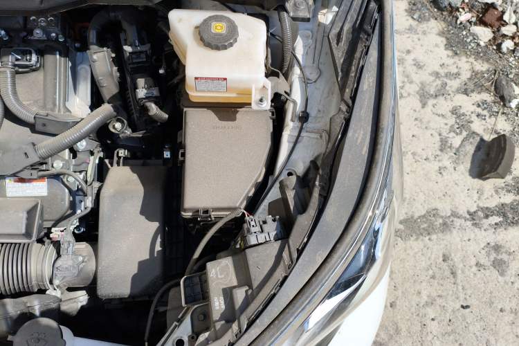 Used Toyota SIENNA 2026 Model 2.5L Dual-Engine Two-Wheel-Drive Comfort Edition Engine Bay Left