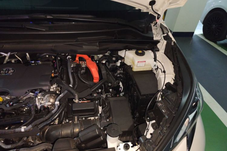 Used Toyota SIENNA 2026 Model 2.5L Dual-Engine Four-Wheel-Drive Premium Edition Engine Bay Left
