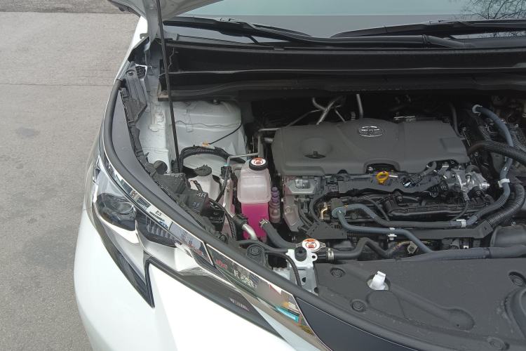 Used Toyota SIENNA 2026 Model 2.5L Dual-Engine Two-Wheel-Drive Comfort Edition Engine Bay Right