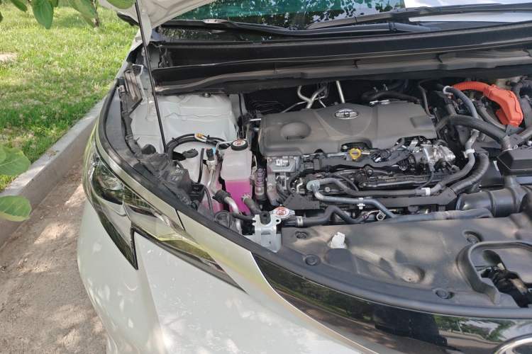 Used Toyota SIENNA 2026 Model 2.5L Dual-Engine Four-Wheel-Drive Luxury Edition Engine Bay Right