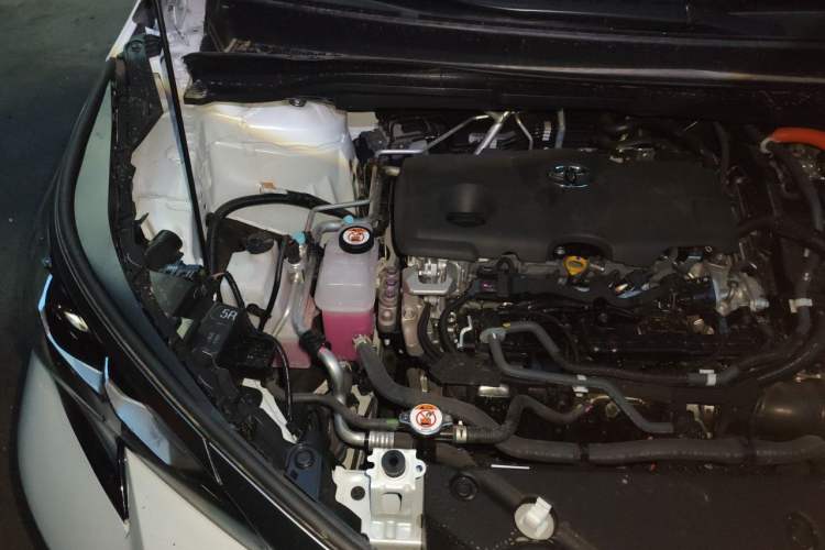 Used Toyota SIENNA 2026 Model 2.5L Dual-Engine Four-Wheel-Drive Prestige Edition Engine Bay Right