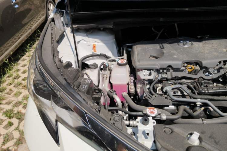 Used Toyota SIENNA 2026 Model 2.5L Dual-Engine Two-Wheel-Drive Comfort Edition Engine Bay Right