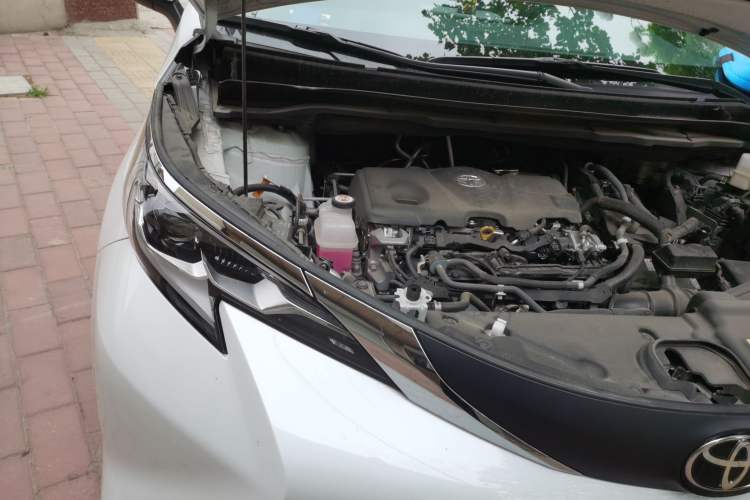 Used Toyota SIENNA 2026 Model 2.5L Dual-Engine Two-Wheel-Drive Comfort Edition Engine Bay Right