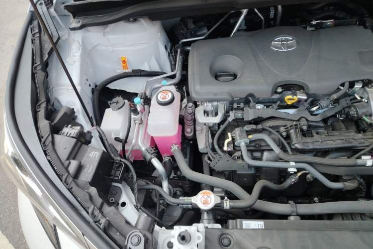 Used Toyota SIENNA 2026 Model 2.5L Dual-Engine Two-Wheel-Drive Comfort Edition Engine Bay Right
