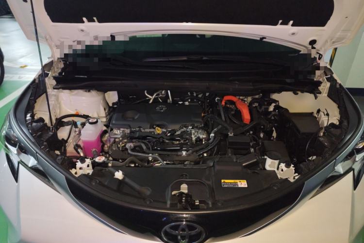 Used Toyota SIENNA 2026 Model 2.5L Dual-Engine Four-Wheel-Drive Premium Edition Engine Bay