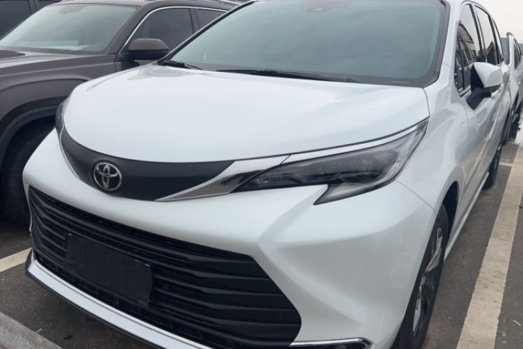 Used Toyota SIENNA 2026 Model 2.5L Dual-Engine Two-Wheel-Drive Comfort Edition Exterior 1