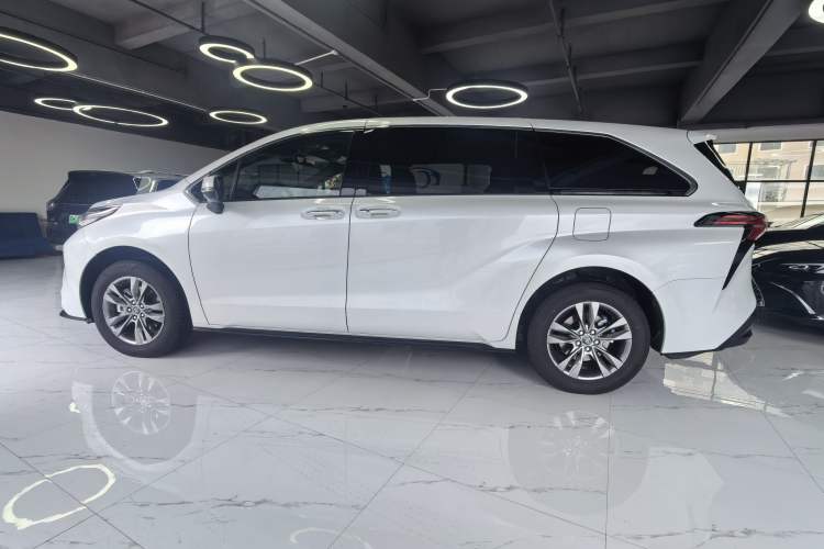 Used Toyota SIENNA 2026 Model 2.5L Dual-Engine Two-Wheel-Drive Luxury Edition Exterior 13
