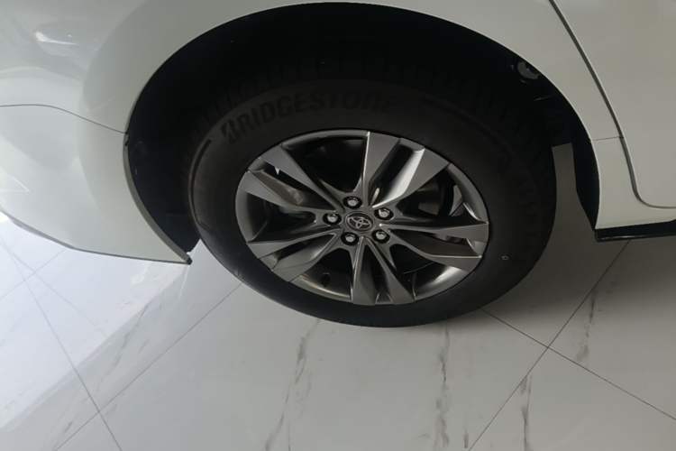 Used Toyota SIENNA 2026 Model 2.5L Dual-Engine Two-Wheel-Drive Luxury Edition Exterior 2