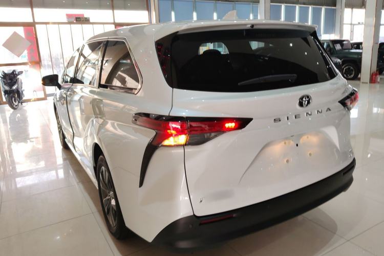 Used Toyota SIENNA 2026 Model 2.5L Dual-Engine Two-Wheel-Drive Comfort Edition Exterior 2