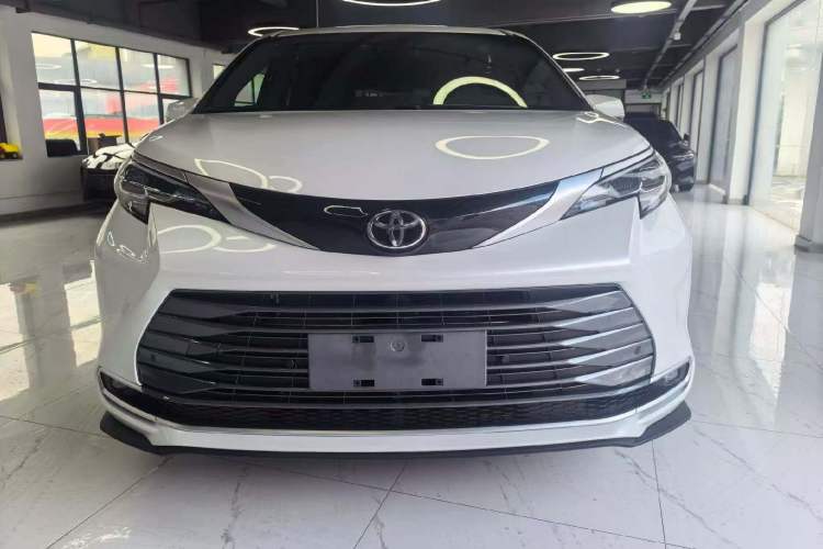 Used Toyota SIENNA 2026 Model 2.5L Dual-Engine Two-Wheel-Drive Luxury Edition Exterior 3