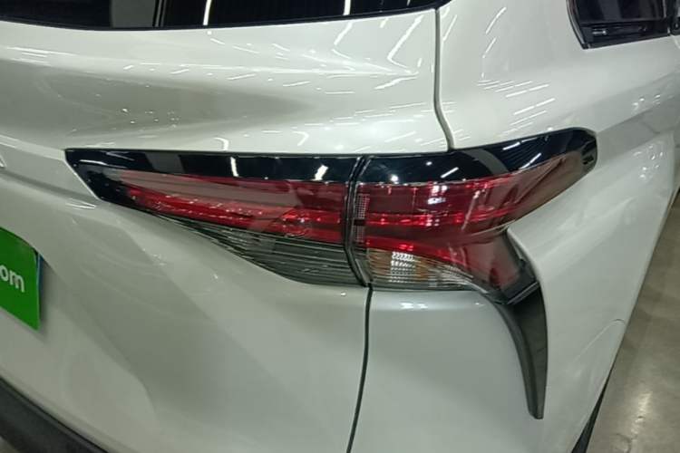 Used Toyota SIENNA 2026 Model 2.5L Dual-Engine Two-Wheel-Drive Comfort Edition Exterior 3