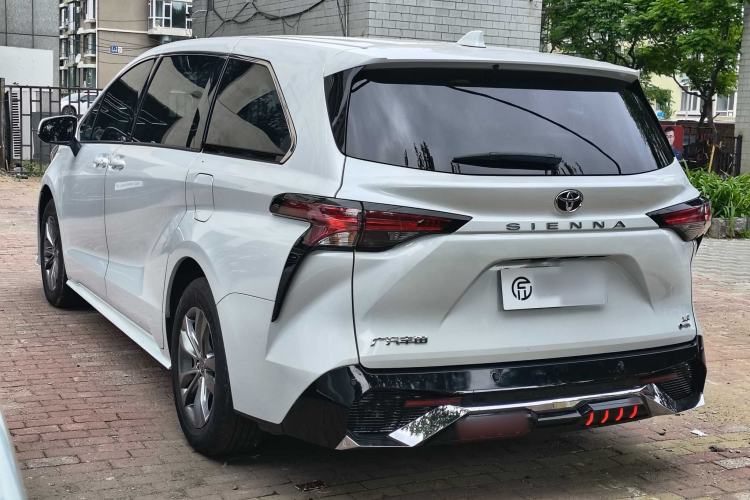 Used Toyota SIENNA 2026 Model 2.5L Dual-Engine Two-Wheel-Drive Comfort Edition Exterior 3
