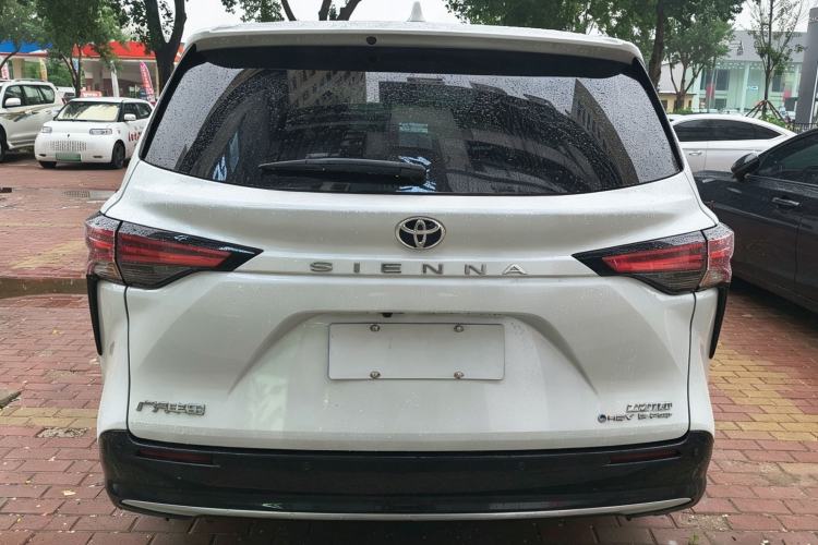 Used Toyota SIENNA 2026 Model 2.5L Dual-Engine Four-Wheel-Drive Premium Edition Exterior 4