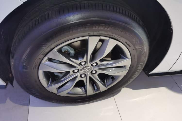 Used Toyota SIENNA 2026 Model 2.5L Dual-Engine Four-Wheel-Drive Prestige Edition Exterior 4