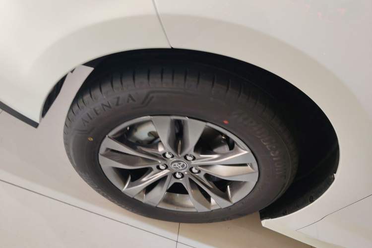 Used Toyota SIENNA 2026 Model 2.5L Dual-Engine Two-Wheel-Drive Comfort Edition Exterior 4