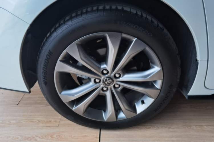 Used Toyota SIENNA 2026 Model 2.5L Dual-Engine Two-Wheel-Drive Premium Prestige Edition Exterior 5