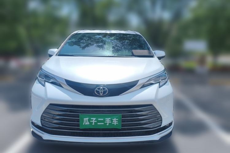 Used Toyota SIENNA 2026 Model 2.5L Dual-Engine Four-Wheel-Drive Luxury Edition Front