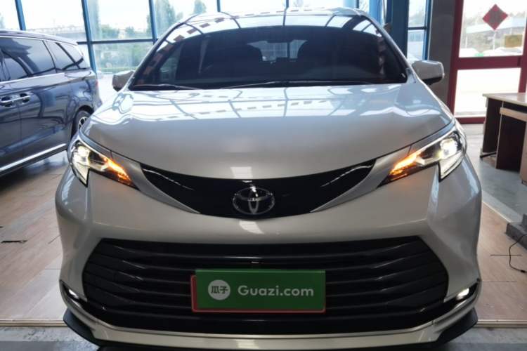 Used Toyota SIENNA 2026 Model 2.5L Dual-Engine Two-Wheel-Drive Premium Prestige Edition Front