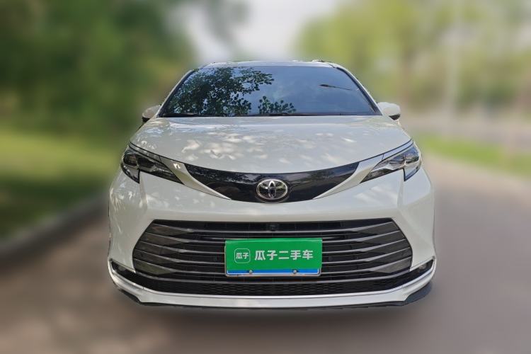 Used Toyota SIENNA 2026 Model 2.5L Dual-Engine Four-Wheel-Drive Luxury Edition Front