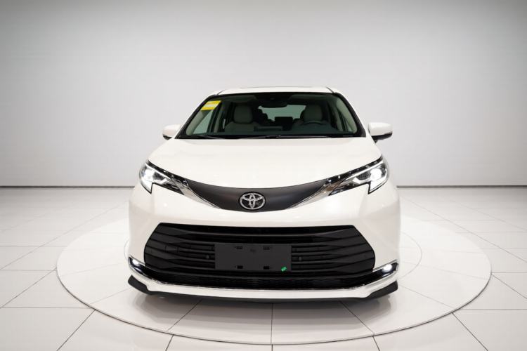 Used Toyota SIENNA 2026 Model 2.5L Dual-Engine Two-Wheel-Drive Comfort Edition Front