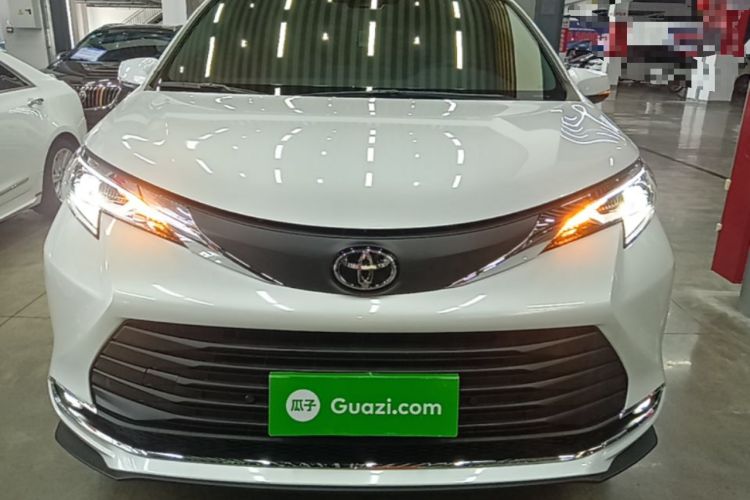 Used Toyota SIENNA 2026 Model 2.5L Dual-Engine Two-Wheel-Drive Comfort Edition Front