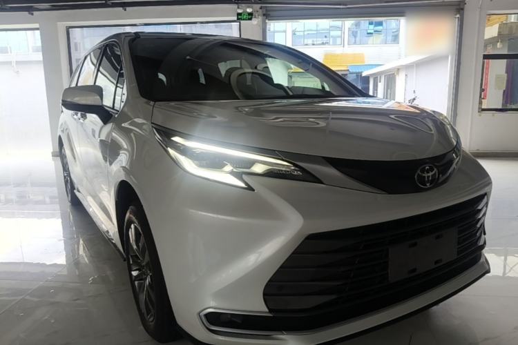 Used Toyota SIENNA 2026 Model 2.5L Dual-Engine Two-Wheel-Drive Luxury Edition Front Right 45 Deg