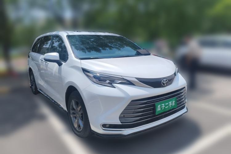 Used Toyota SIENNA 2026 Model 2.5L Dual-Engine Four-Wheel-Drive Luxury Edition Front Right 45 Deg
