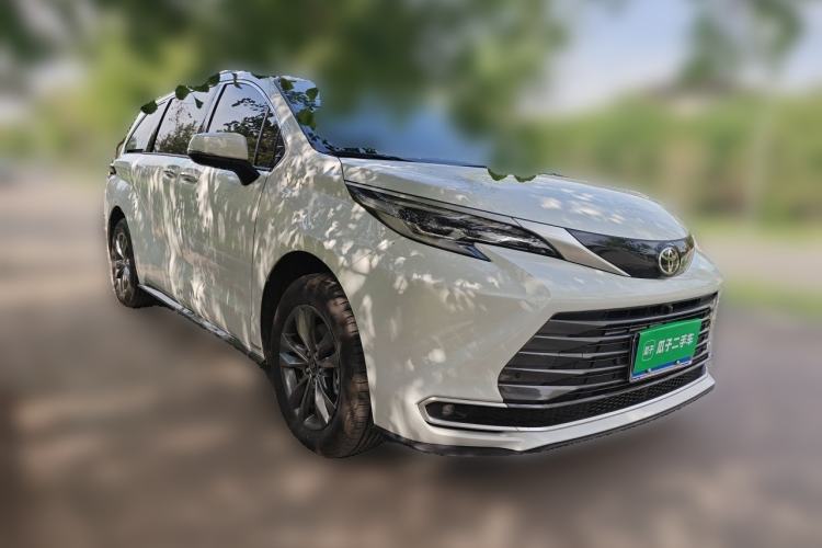 Used Toyota SIENNA 2026 Model 2.5L Dual-Engine Four-Wheel-Drive Luxury Edition Front Right 45 Deg