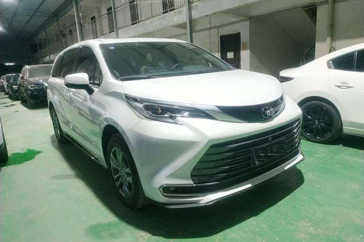 Used Toyota SIENNA 2026 Model 2.5L Dual-Engine Four-Wheel-Drive Prestige Edition Front Right 45 Deg