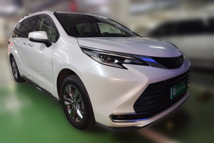 Used Toyota SIENNA 2026 Model 2.5L Dual-Engine Four-Wheel-Drive Premium Edition Front Right 45 Deg