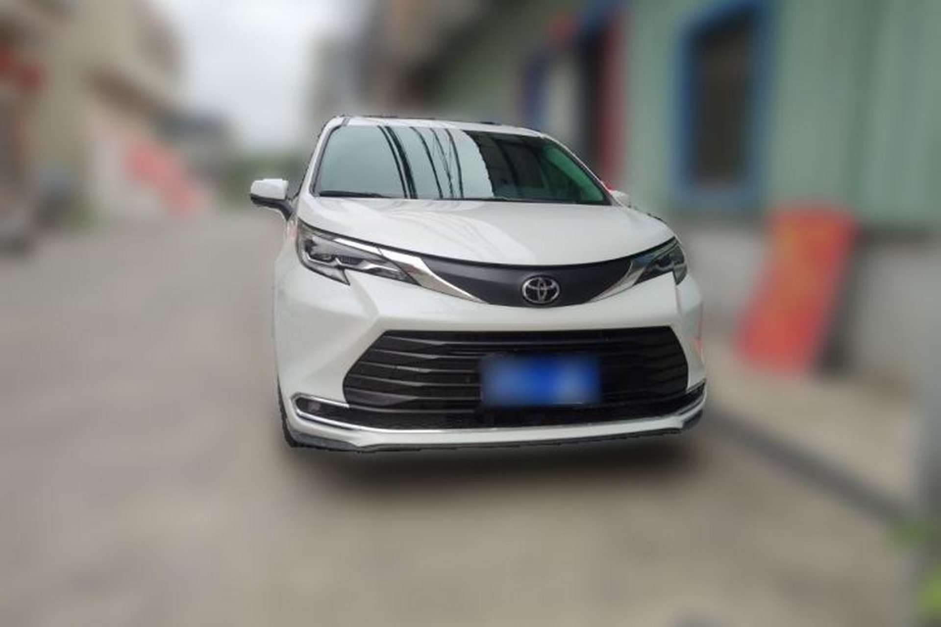 Used Toyota SIENNA 2026 Model 2.5L Dual-Engine Two-Wheel-Drive Comfort Edition Front