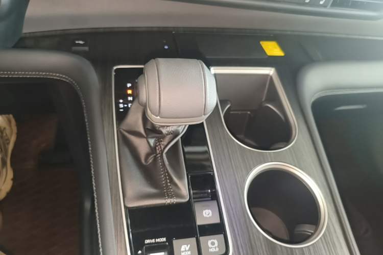 Used Toyota SIENNA 2026 Model 2.5L Dual-Engine Two-Wheel-Drive Prestige Edition Gear Lever
