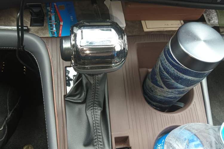 Used Toyota SIENNA 2026 Model 2.5L Dual-Engine Two-Wheel-Drive Comfort Edition Gear Lever