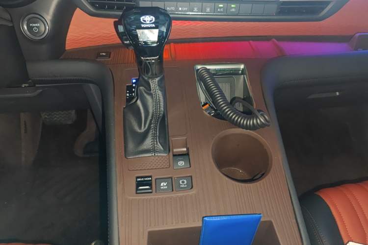 Used Toyota SIENNA 2026 Model 2.5L Dual-Engine Two-Wheel-Drive Comfort Edition Gear Lever